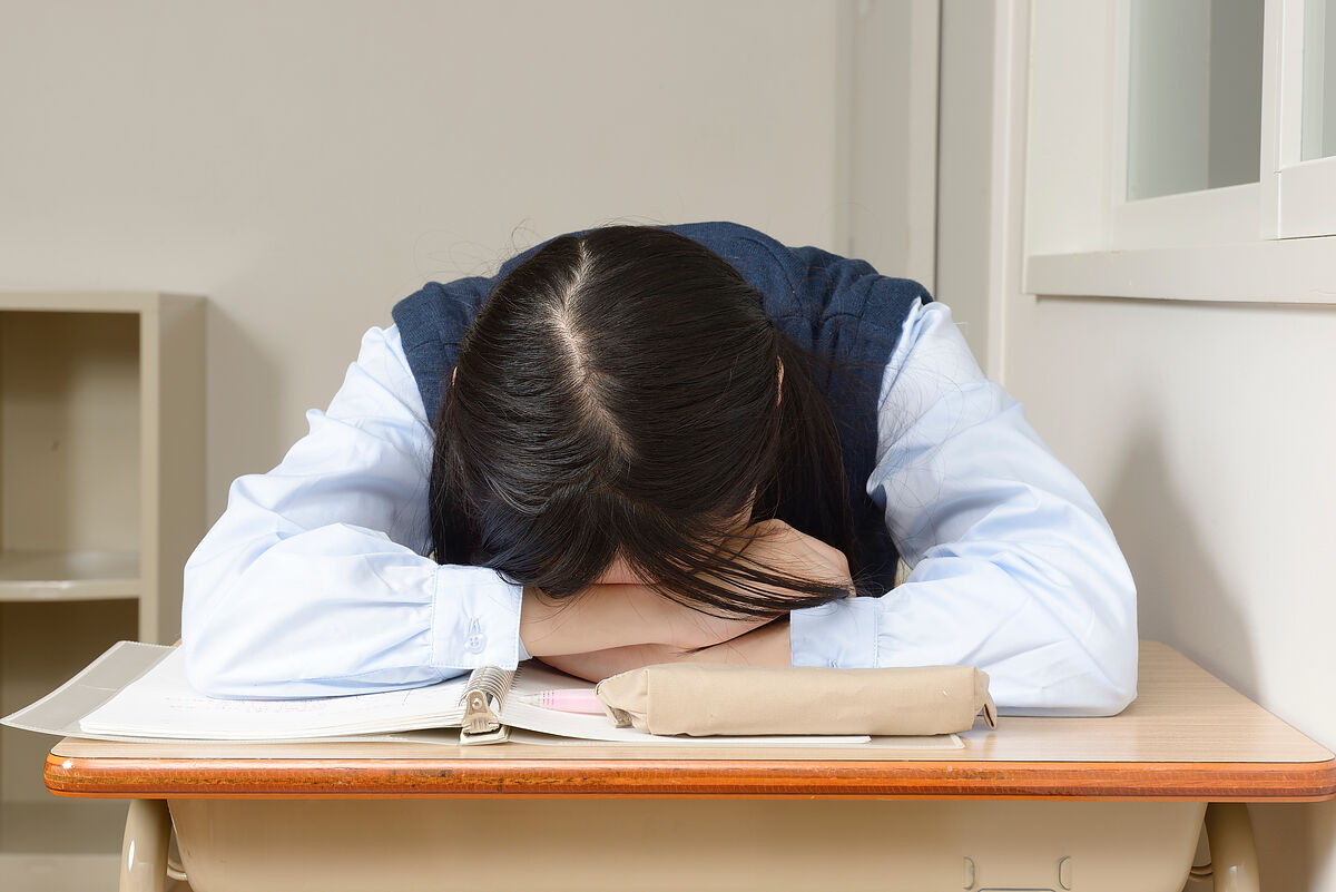 【医師監修】睡眠と勉強の関係性は？寝不足が与える悪影響や眠りの質を高める方法を解説