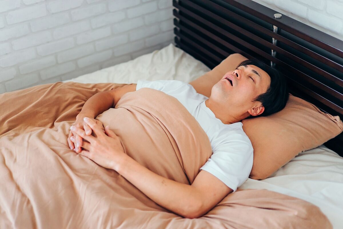 睡眠時無呼吸症候群は枕で軽減できる？関係性やおすすめの選び方を解説