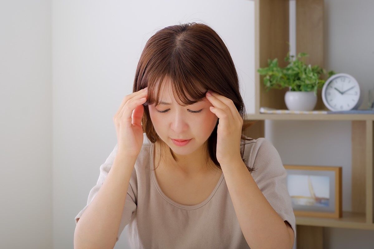 【医師監修】湿気が多いと頭痛が起きるのはなぜ？気象病についてや対策方法を紹介