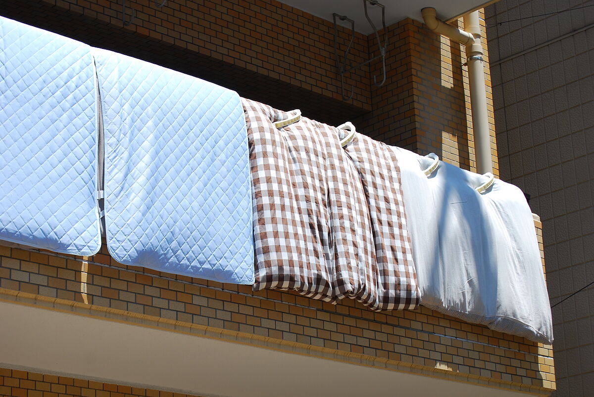 掛け布団は自宅で洗濯できる？正しい手順や洗えない時の対処法を紹介