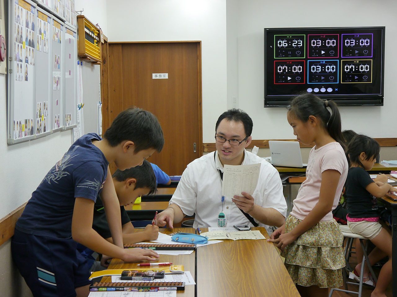 本田さんが子どもたちに指導している画像