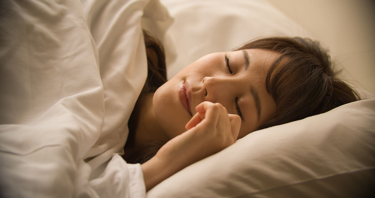 睡眠と健康の関係とは？寝不足によるリスクと意識すべきポイントを紹介