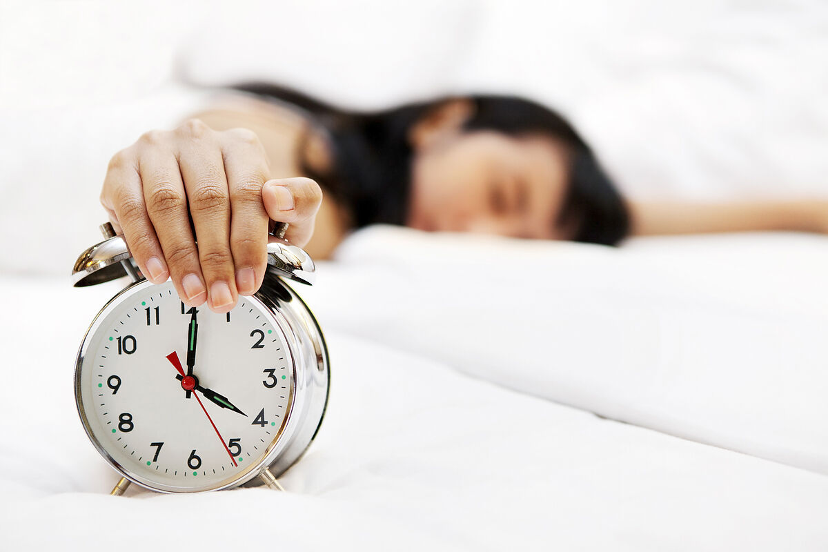 寝過ぎてしまうのはストレスのせい？原因や対処法を知って睡眠の質を高めよう！
