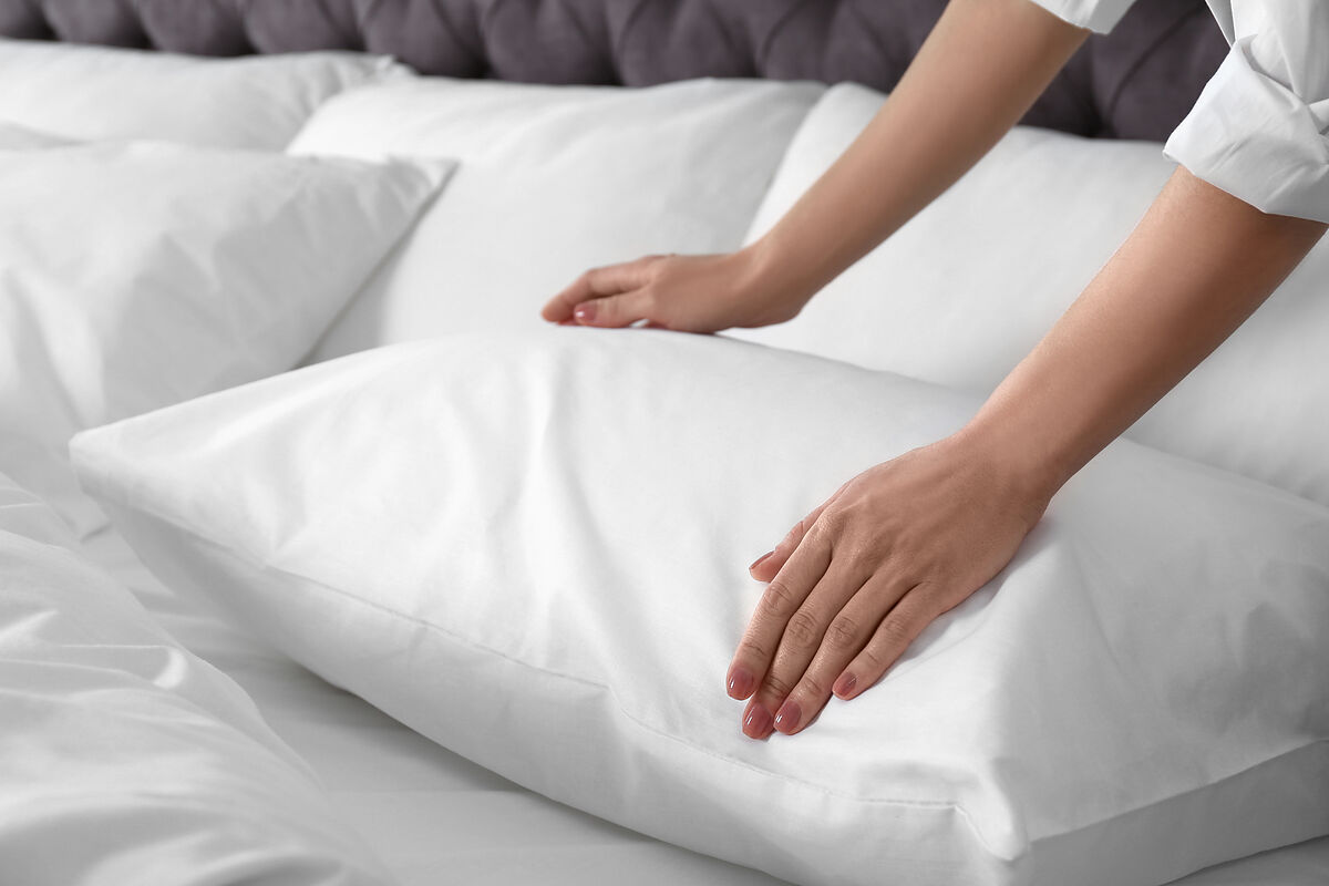 【医師監修】枕の高さはどれくらいが理想？タオルを使って調整する方法も紹介