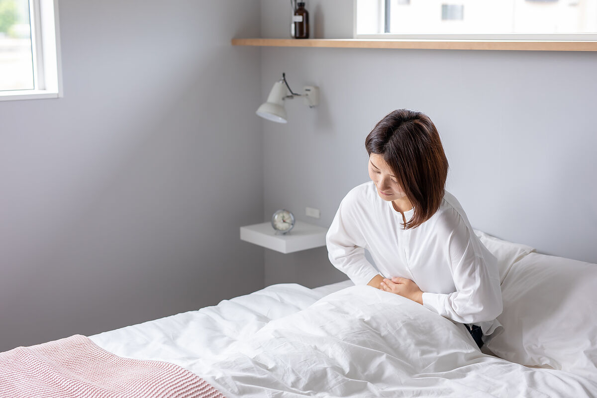  【医師監修】逆流性食道炎と枕の関係は？原因や症状についても詳しく解説