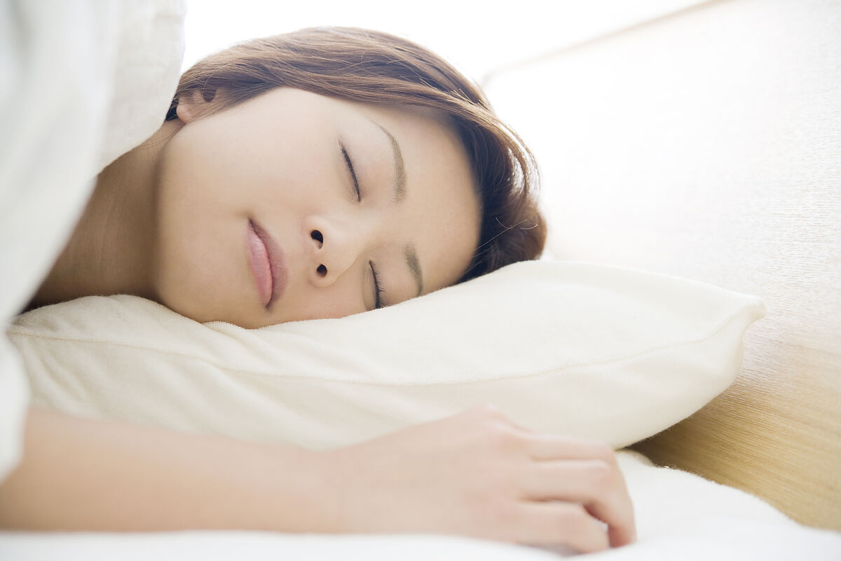 枕のせいで耳が痛い時はどうすればいいの？睡眠時の対処法や選び方について解説