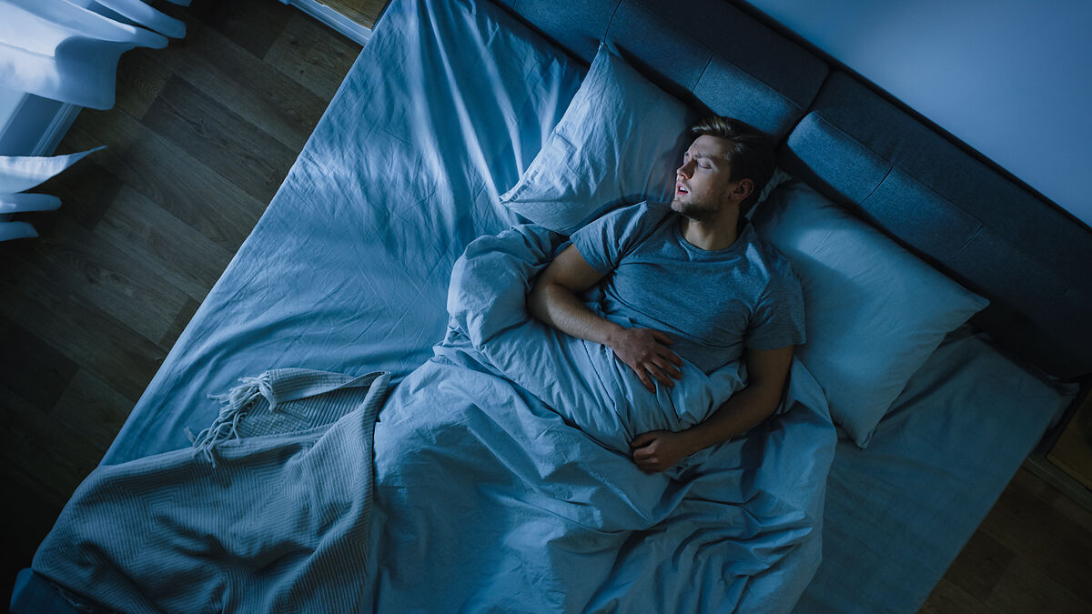 睡眠時無呼吸症候群と枕の関係性は？寝具の選び方から自宅での検査方法まで解説