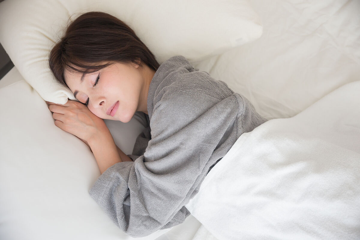 【医師監修】社会人の睡眠時間はどれくらい？男女別の平均から寝不足の弊害まで解説