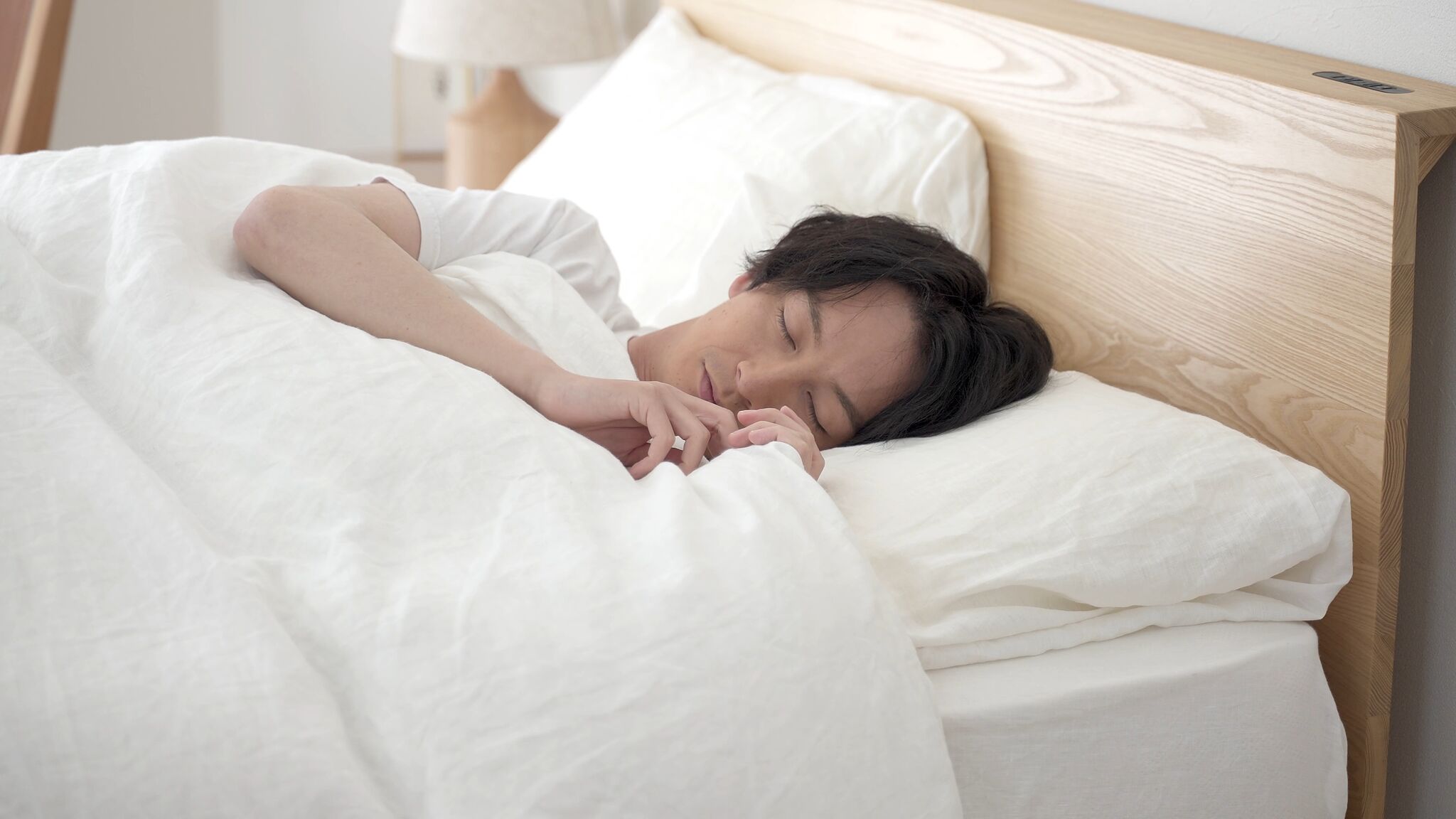 左向きで寝るのは体に良い？