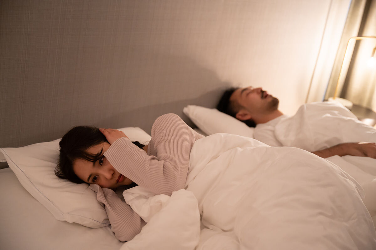 家族がうるさくて眠れない場合はどうすればいい？効果的な対策方法を紹介