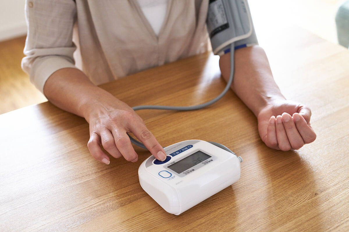 寝不足が血圧に与える影響とは？高血圧の対策方法についても解説