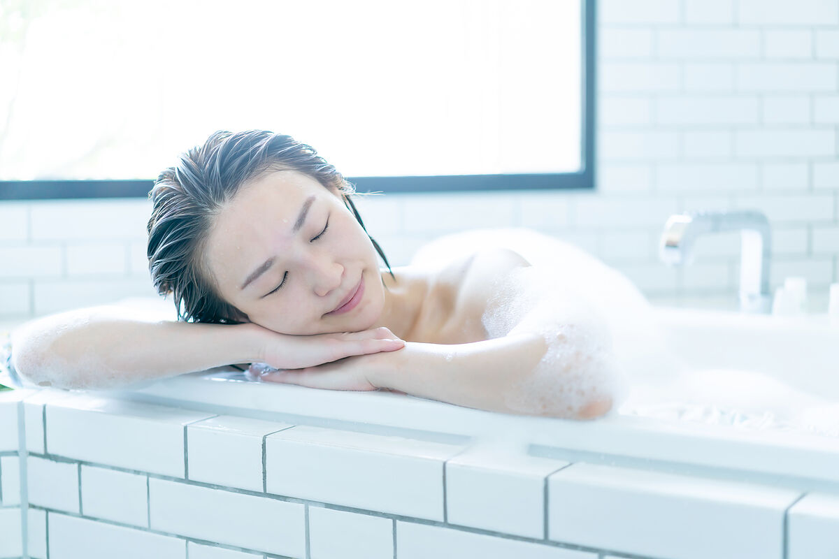 お風呂で寝るのは危険なのでやめよう！眠くなる原因や起こり得る症状、対策方法を解説