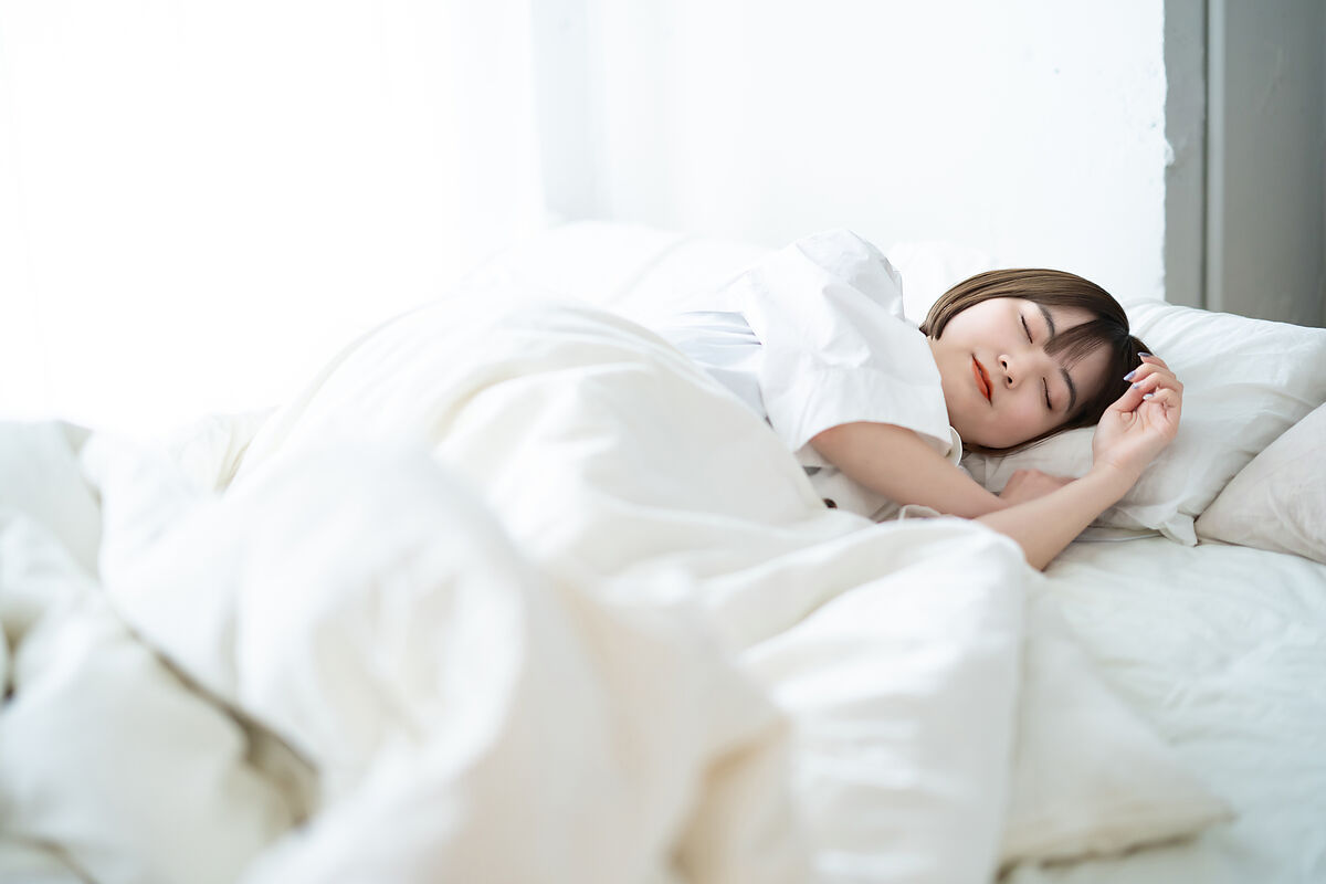 「安眠」とはどういう状態？妨げる原因や睡眠の質を高める方法も紹介