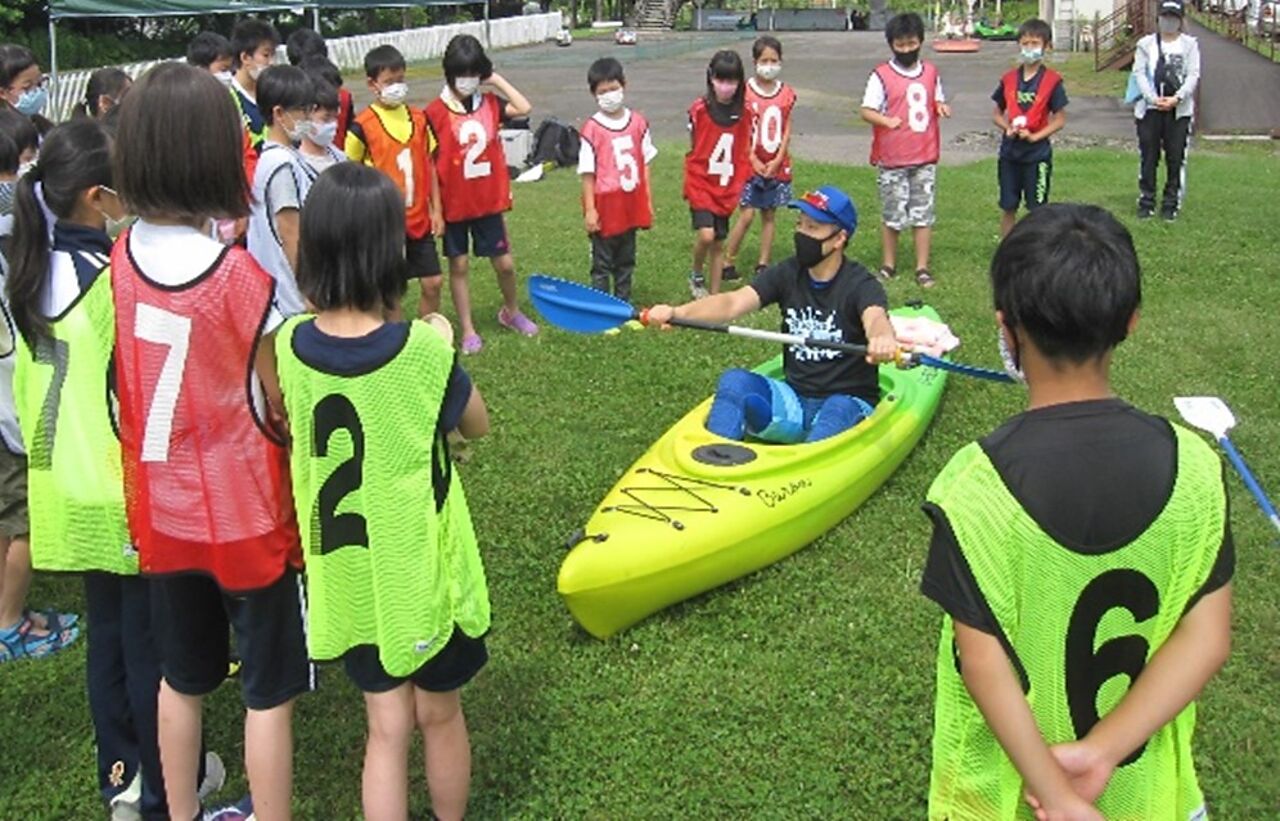 放課後子供教室でスポーツをしている子どもたちの画像