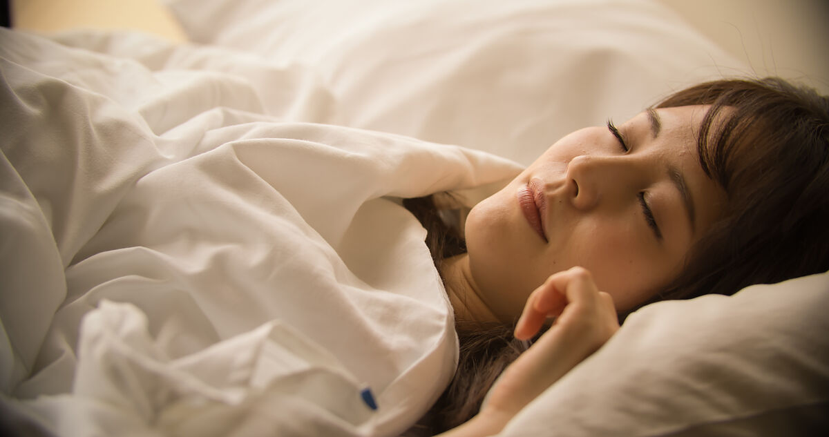 【医師監修】睡眠中でもカロリーは消費される？睡眠不足との関係や肥満を避ける眠り方を紹介